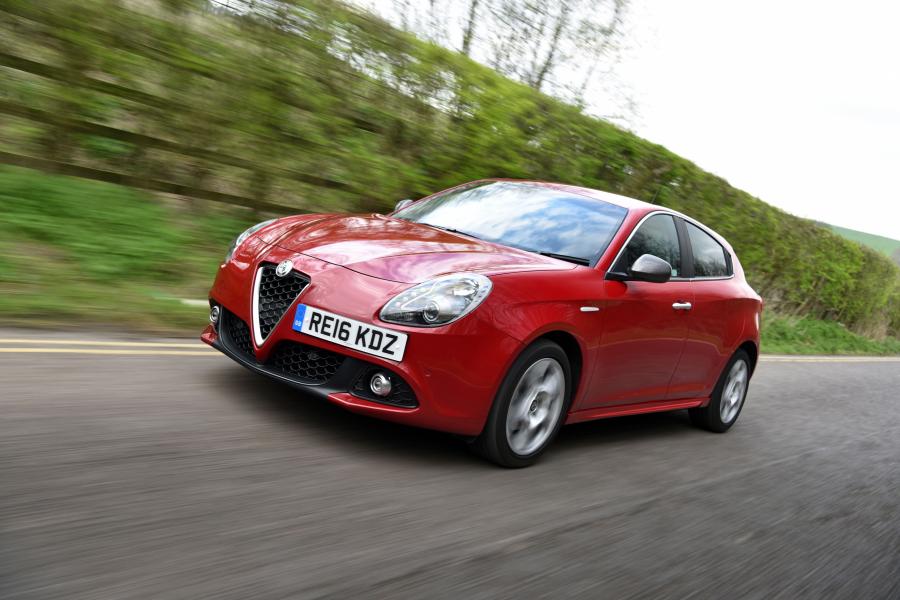  Alfa Romeo Giulietta 2016 года  (UK) (фото 27 из 44)